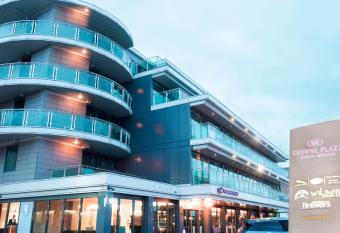 Crowne Plaza London - Kingston, an IHG Hotel allows 18 year olds to book a room