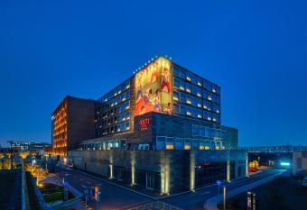 YaTi by Artyzen Hongqiao Shanghai - Korean Street allows 18 year olds to book a room