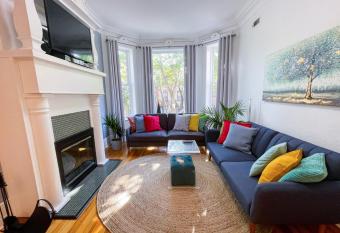 Perfect Wrigleyville Stay has Balcony rooms