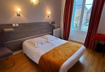 Hotel Bar Restaurant Saint Paul allows 18 year olds to book a room