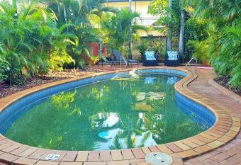 Coconut Grove Holiday Apartments allows 18 year olds to book a room