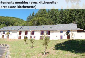 G  te du Haut Cantal - Meubl  s avec kitchenette et chambres sans kitchenette has Balcony rooms
