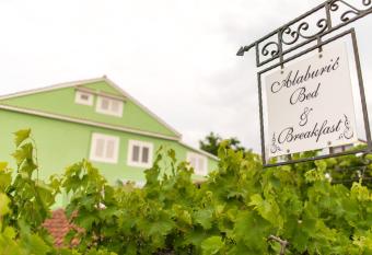 Bed & Breakfast Alaburic has Balcony rooms