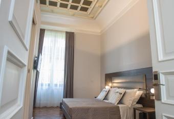 Re Vittorio De Luxe has Balcony rooms
