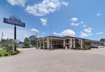 Mockingbird Inn & Suites has Smoking rooms