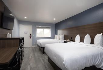 Days Inn by Wyndham Arroyo Grande/Pismo Beach allows 18 year olds to book a room