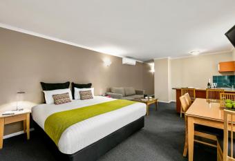 Quest Waterfront has rooms with a private hot tub