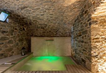 B&B   ve allows 18 year olds to book a room