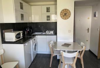 T2 jardinet, acc  s direct plage has Balcony rooms