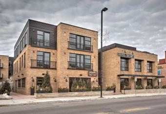 Hotel Crosby has Balcony rooms