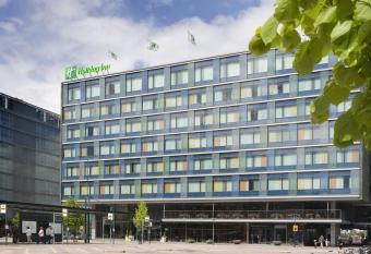 Holiday Inn Helsinki City Centre, an IHG Hotel allows 18 year olds to book a room