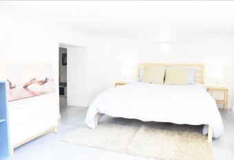 Cambrai allows 18 year olds to book a room