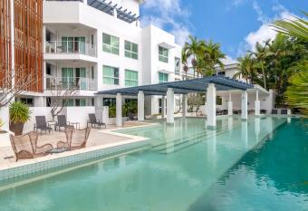 201 Lake Street has Balcony rooms