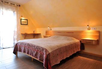 Les Chambres Du Vignoble allows 18 year olds to book a room