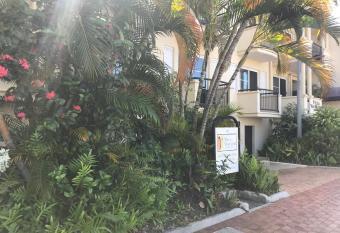 Villa Vaucluse Apartments has Balcony rooms