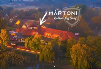 M  rtoni Resort & Restaurant has Balcony rooms