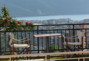   he Sunny Apartments has Balcony rooms