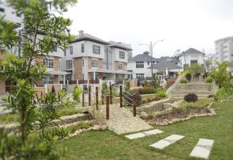 Zinnia Residences has Balcony rooms