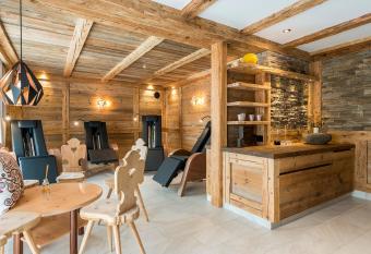 Hotel Cavallino has Balcony rooms