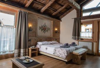 La Grolla Rooms & Apartments has Balcony rooms