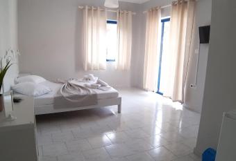 blue & white askeli studios has Balcony rooms