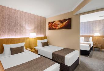 Hotel Diana allows 18 year olds to book a room