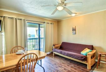 Villa Del Sol Surfside has Balcony rooms