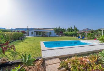 Les Herbetes has Balcony rooms