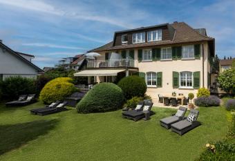 Villa Neugarten allows 18 year olds to book a room