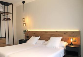 Hotel Boutique Astorga allows 18 year olds to book a room