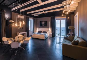 Residenza Nausicaa - 50 meters from the beach has Balcony rooms