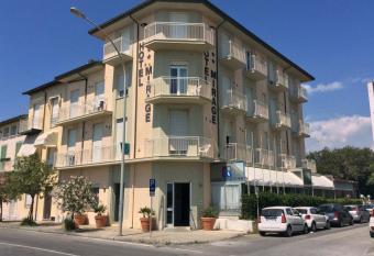 Hotel Mirage has Balcony rooms