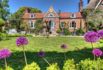 Strattons has Balcony rooms