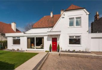 Hillhouse has Balcony rooms