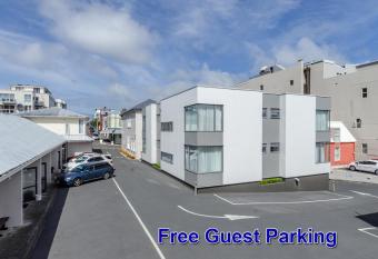 Apollo Lodge Motel has Balcony rooms