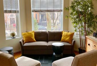 Wrigleyville Friends Unit - 5bdrm has Balcony rooms