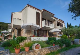 Apartments Ljubo & Lili has Balcony rooms