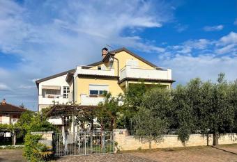 Apartments Maria allows 18 year olds to book a room