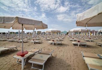 Hotel Sanremo has Balcony rooms