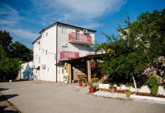 Family guesthouse in forest Ana & Stjepan Nikoli   has Balcony rooms