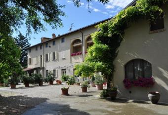 La Quercia Rossa allows 18 year olds to book a room