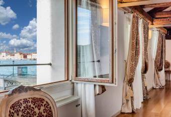 Al Redentore Di Venezia allows 18 year olds to book a room