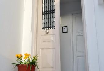 Hydra Icons allows 18 year olds to book a room