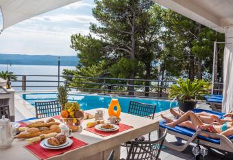 Villa Marina has Balcony rooms