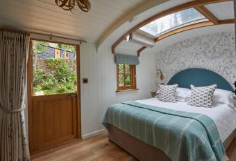 The Fish Hotel has Balcony rooms