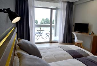 Hotel Alda Sada Marina allows 18 year olds to book a room