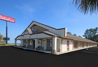 Red Roof Inn Santee allows 18 year olds to book a room