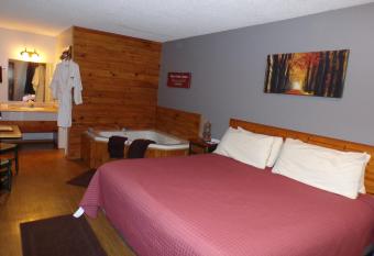 The Lookout Lodge has Balcony rooms