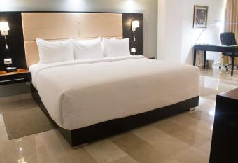 Radisson Hotel Santo Domingo allows 18 year olds to book a room