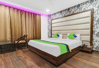 OYO 15208 Hotel Unique allows 18 year olds to book a room